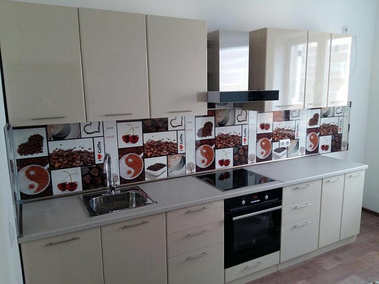 Фото прямая бежевая глянцевая светлая кухня с пластиковыми фасадами в стиле Хай-Тек с пластиковой столешницей