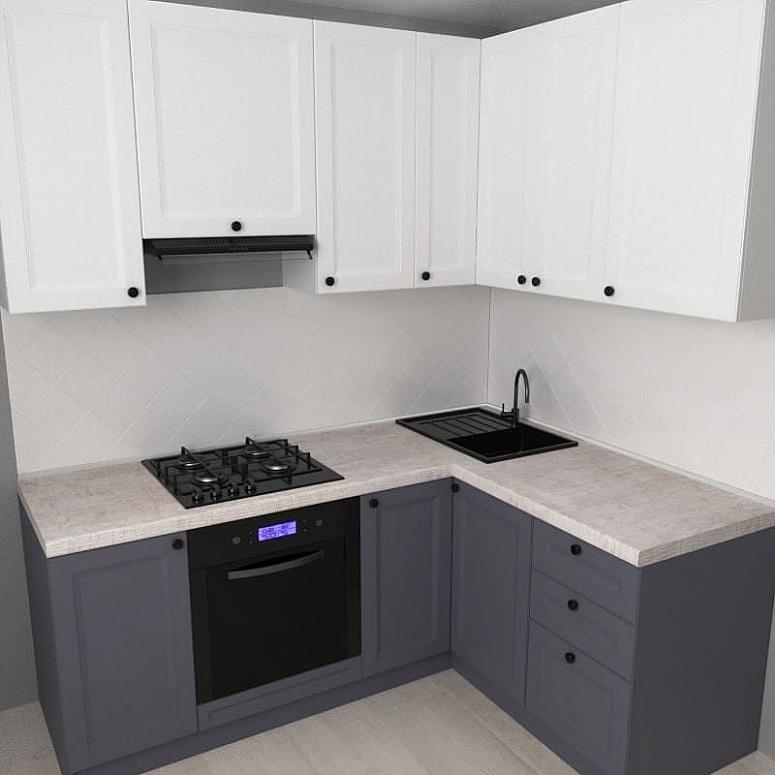 Фото угловая белая серая двухцветная кухня с крашеными фасадами в неоклассическом стиле с пластиковой столешницей