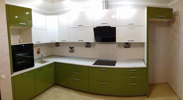 Фото угловая бежевая двухцветная глянцевая оливковая зеленая кухня из акрила в стиле Хай-Тек и в стиле Минимализм с пластиковой столешницей