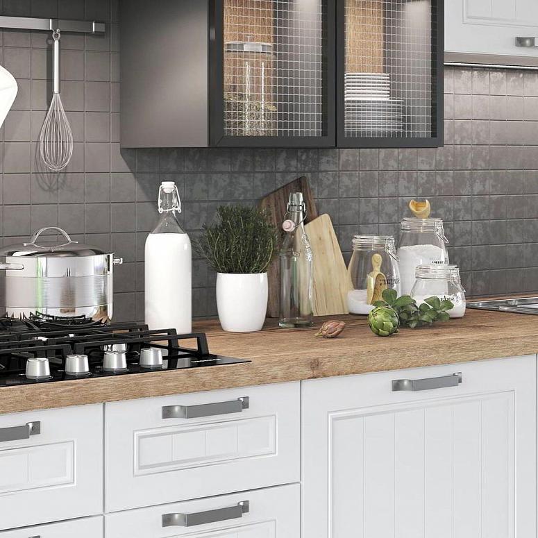 Фото прямая белая древесная серая светлая кухня с крашеными фасадами в стиле Лофт и в скандинавском стиле